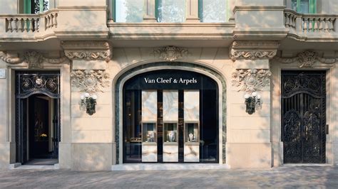 EU Warehouse Van Cleef & Arpels